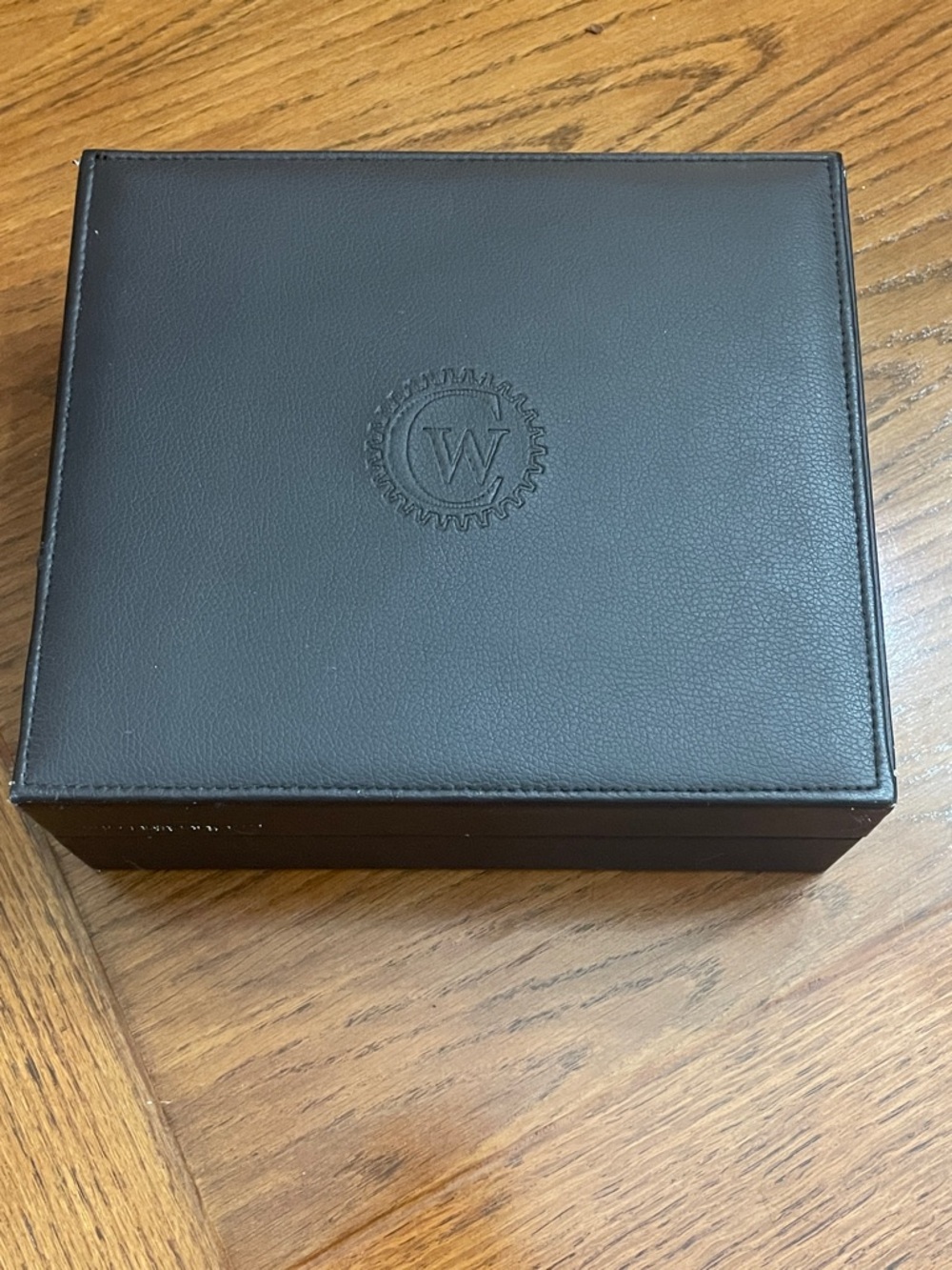 Brown Leatherette 6-Slot Watch Box
In good condition and clean. A few scuffs. - Picture 4 of 12